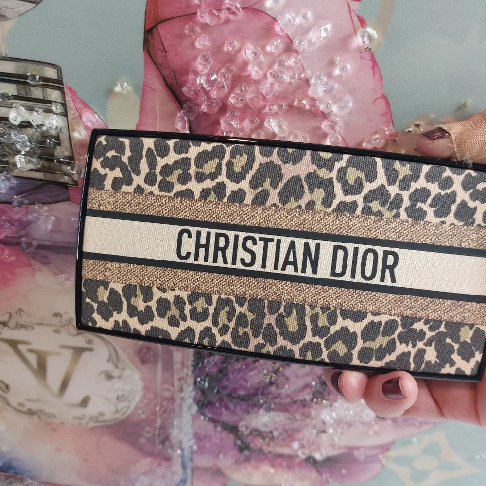 Limited edition brand new Mizah $130 Dior pallet